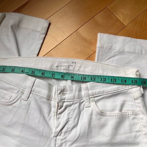 Sold!!7 for All Mankind White Dojo Wide Leg Jeans... Size 29 - Picture 8 of 11